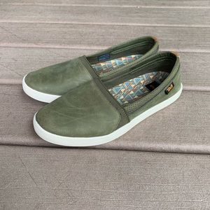 Teva Willow Slip On Shoe Womens Size 8 Green Leather Casual Everyday Comfort